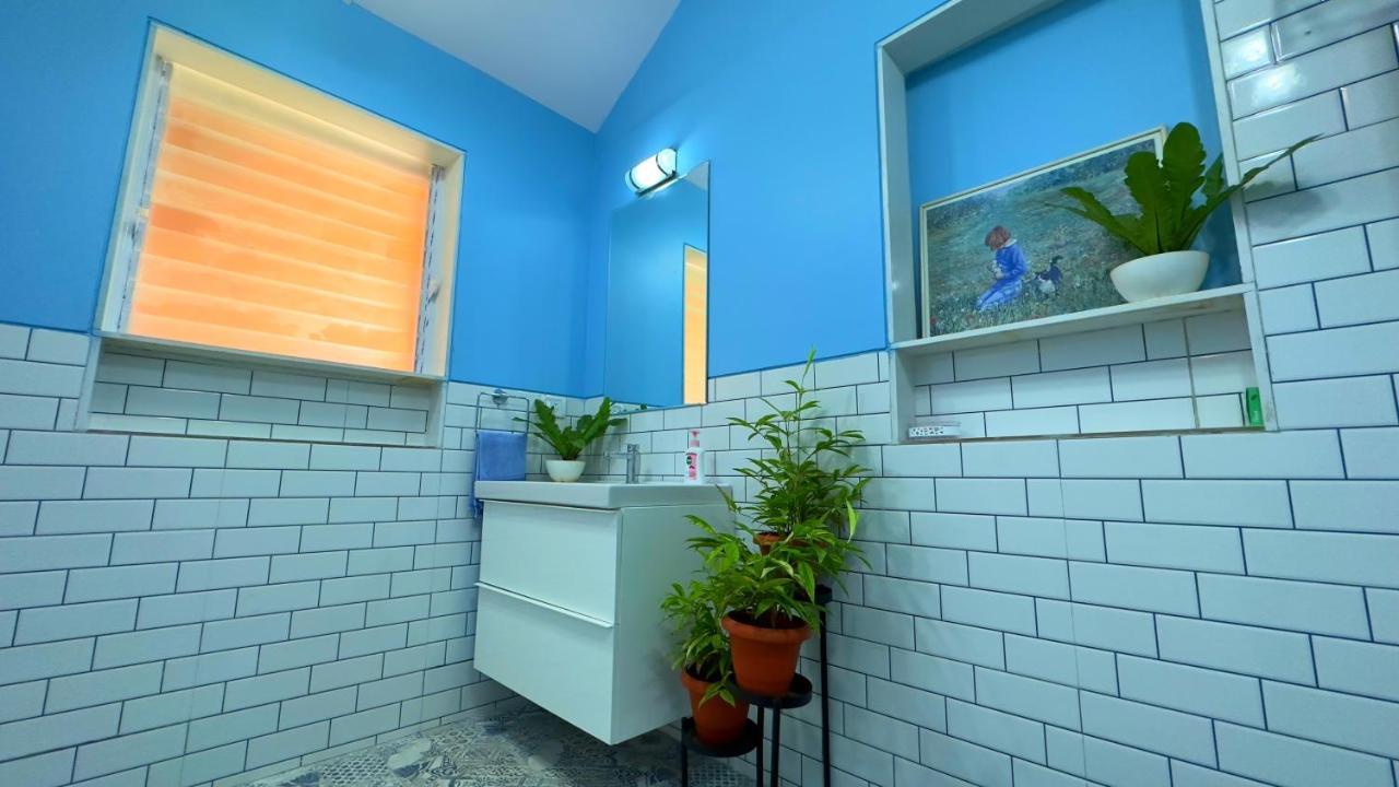 Peace Lily Cottage Карджат Екстериор снимка