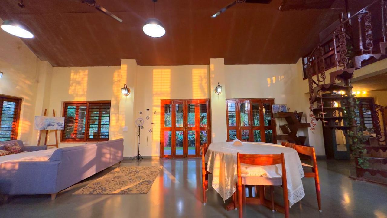 Peace Lily Cottage Карджат Екстериор снимка