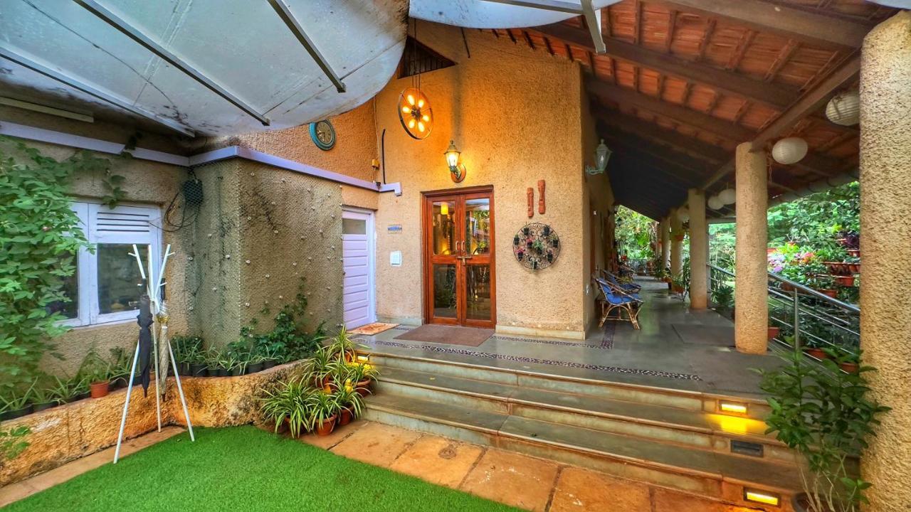 Peace Lily Cottage Карджат Екстериор снимка